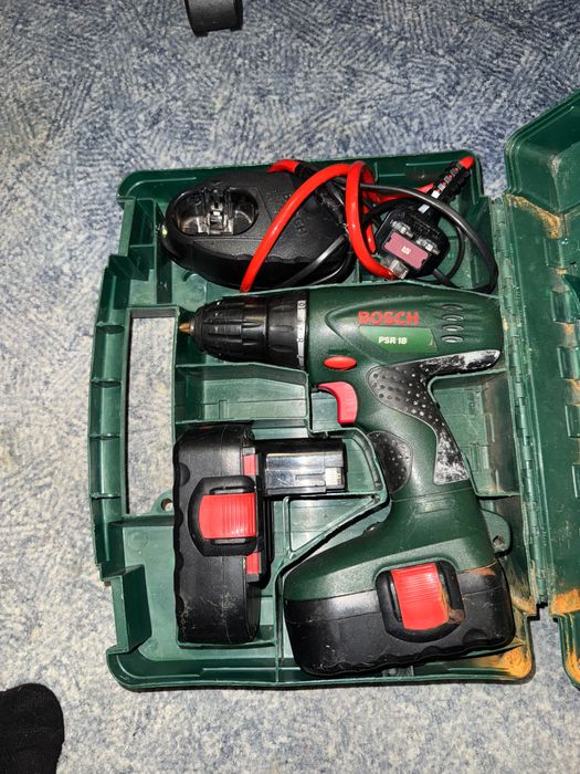ел. винтоверт Bosh с 2 батерии и зарядно