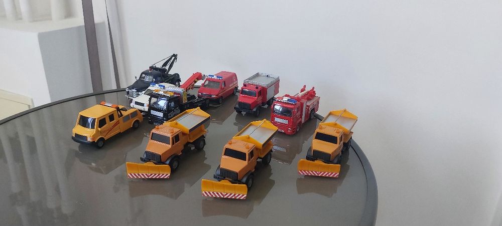 Vw,Mercedes machete 1/43 utilitare