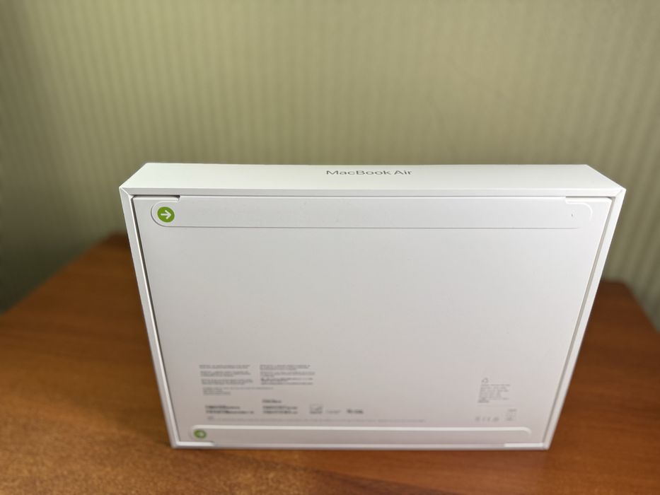 новый, запечатанный  Macbook Air 13 2025 M4 Silver 16/256