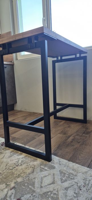 Продавам бар маса