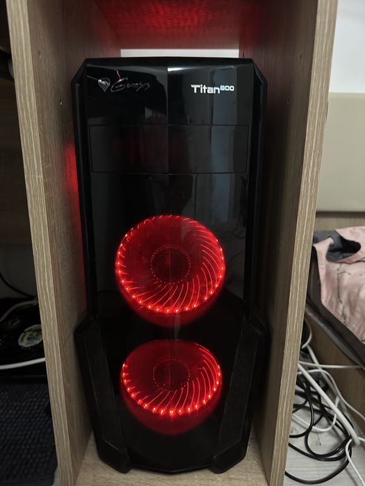 Vand pc de gaming cu tot cu monitor plus multe alte