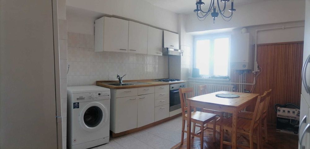 apartament 4 camere, 2 bai, bucatarie, 100 mp, mobilat utilat, cetral - B-dul Mihai Viteazu, et. 6 -bloc fara lift