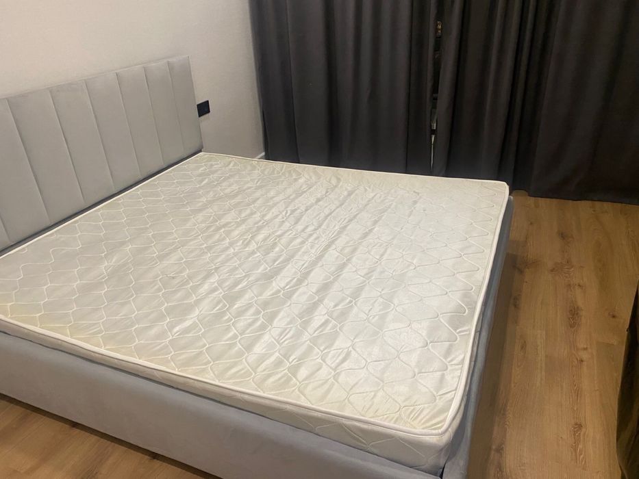 Матрас для кровати б/у