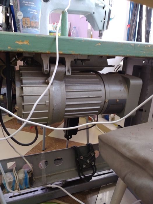 Машинка швейная профессиональная