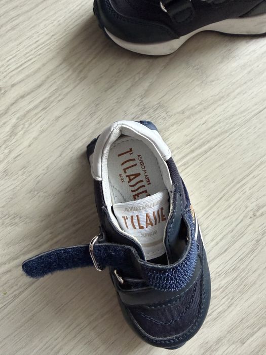 Adidasi baieti prima classe