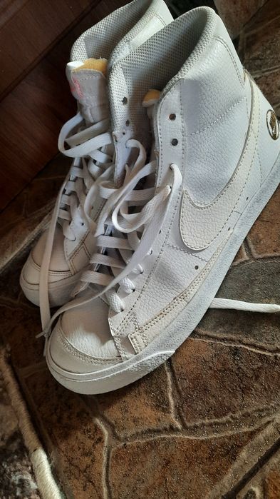 Adidași marca Nike