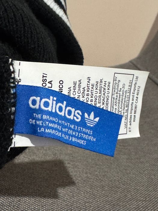 Зимна шапка Adidas.