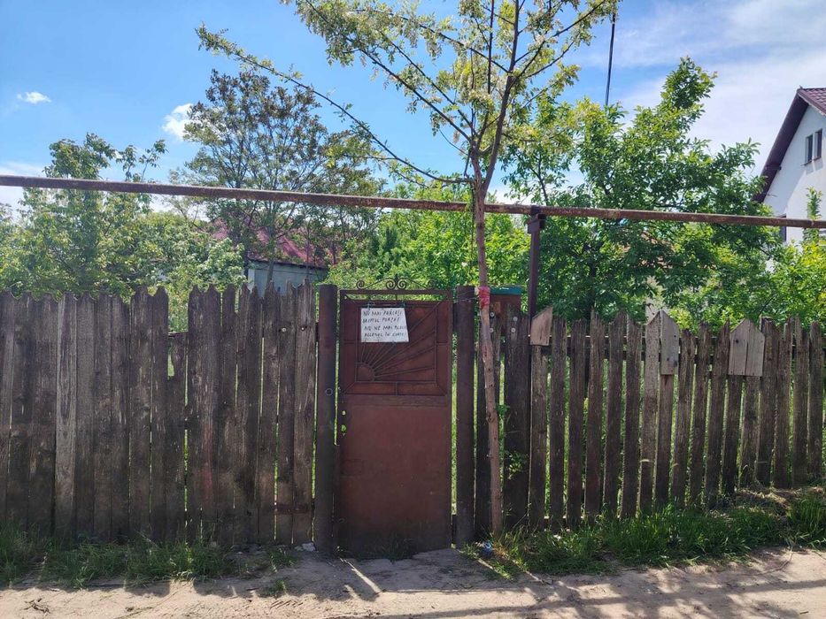 Teren 700 mp strada Tuchiloaia nr 4 casa batraneasca 2 camere Podeni Barlad