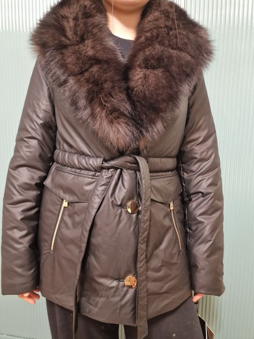 Продам брендовой куртку с соболь воротником