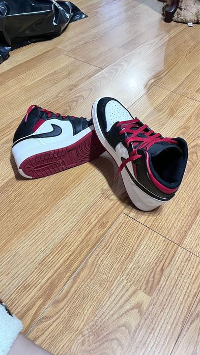 Adidasi jordan 1