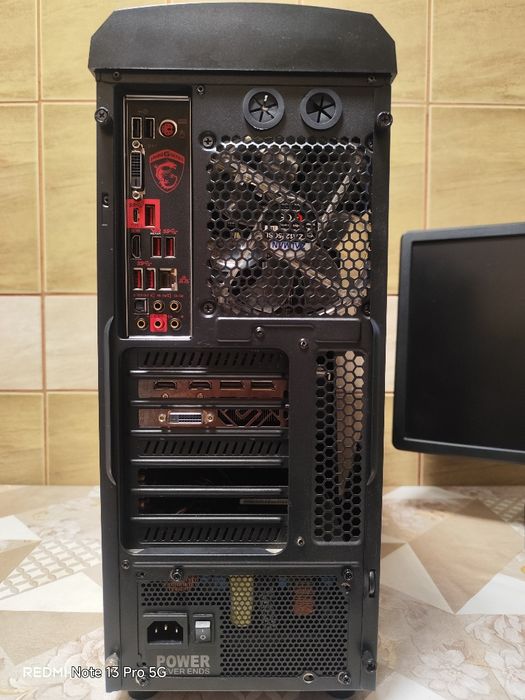 Monitor + Unitate PC i7
