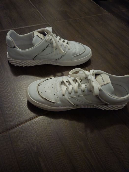 Vând adidasi armani