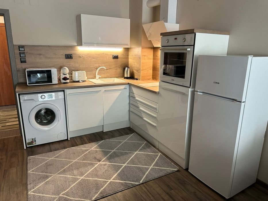 Дава се под наем Тристаен апартамент в Стара Загора, Център - 100 кв.м за 650 € - Снимка #2