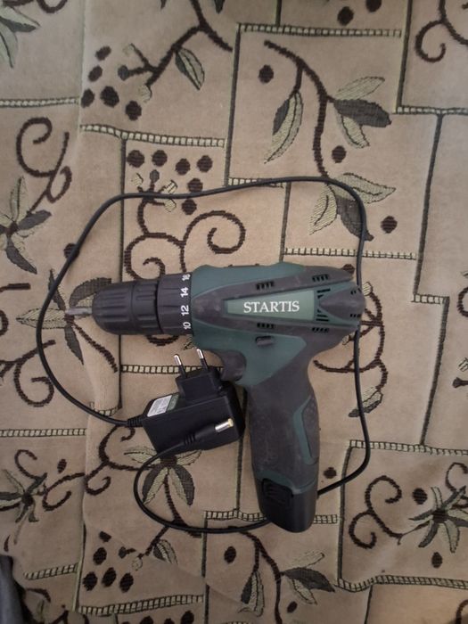 Шуруповёрт в хорошем состояний!!