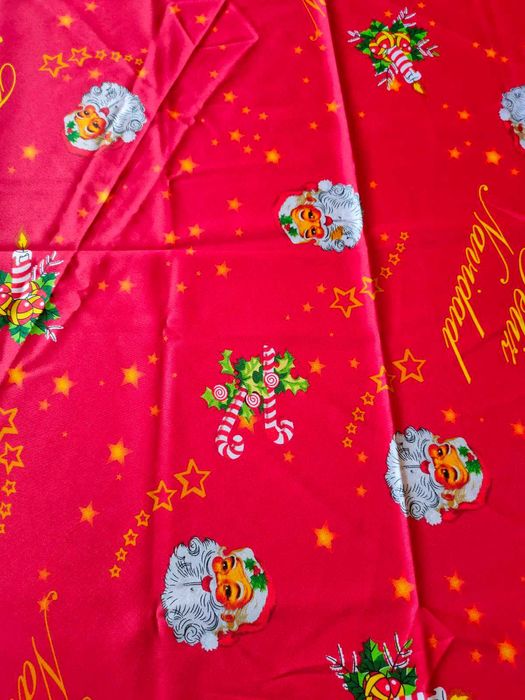 Две коледни покривки за маса