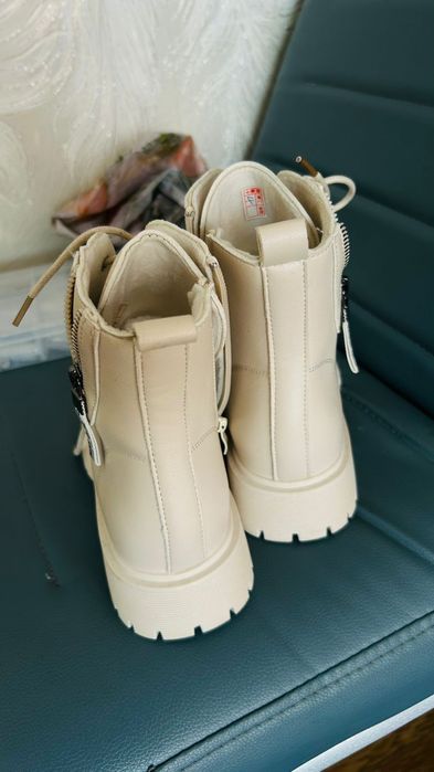 Продам новые демисезонные ботинки