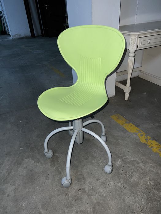 Scaun Din Plastic Verde Cu Roti