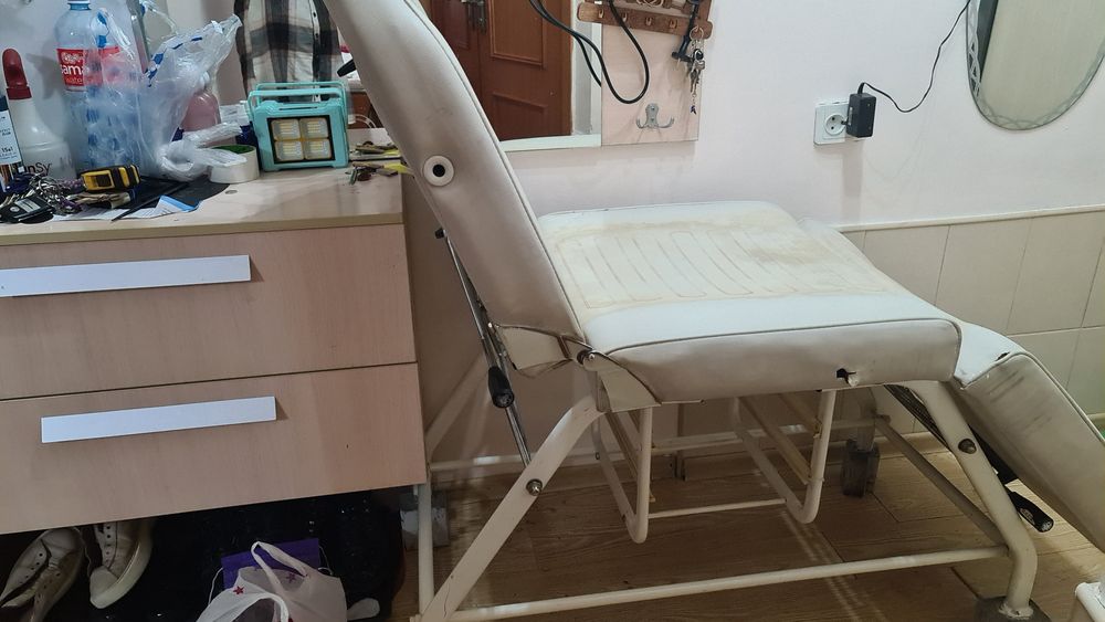 Срочно продам кушетка косметологич.