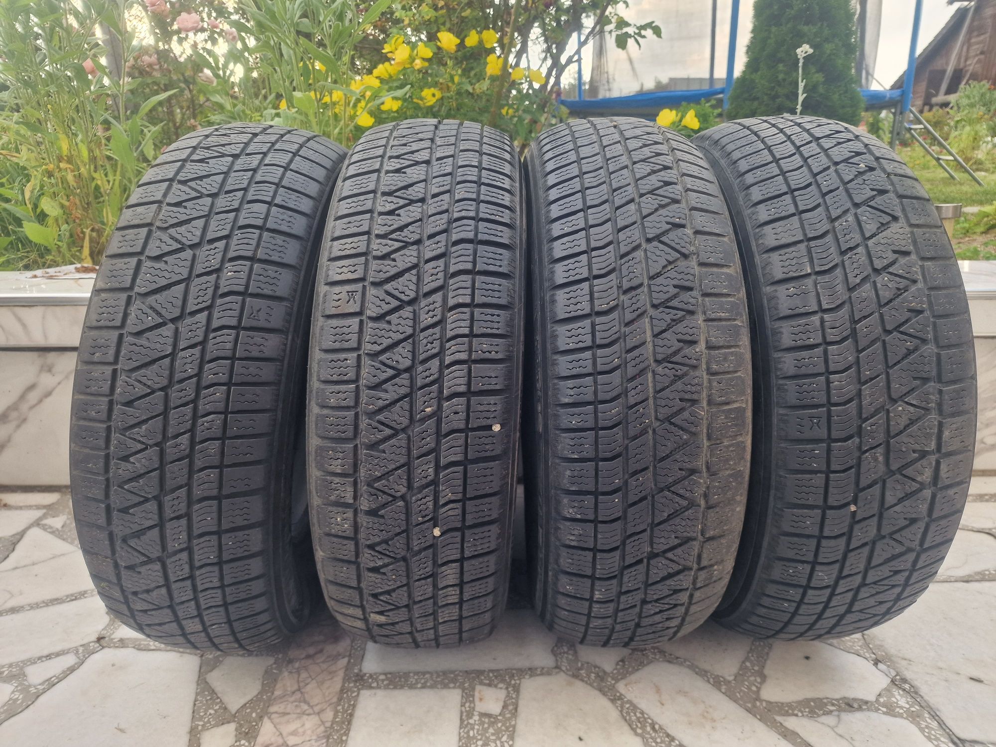 Гуми 205/70/15 Kumho гр. Якоруда • OLX.bg