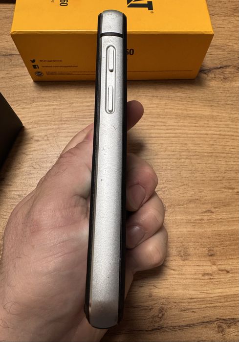Cat S60 с термокамера Flir ударо устойчив