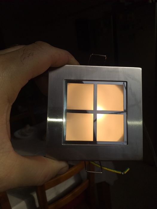 Vînd spoturi cu bec g4,intrerupator led,prize...