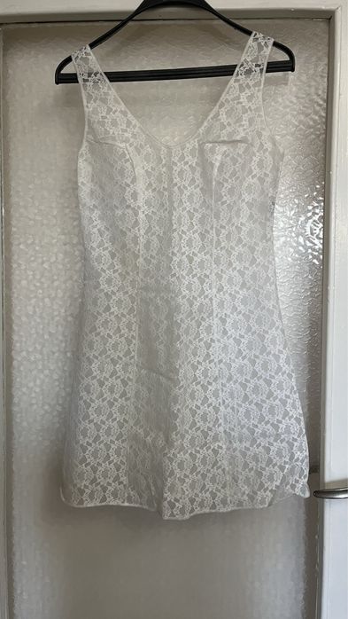 Прозрачна дантелена нощница