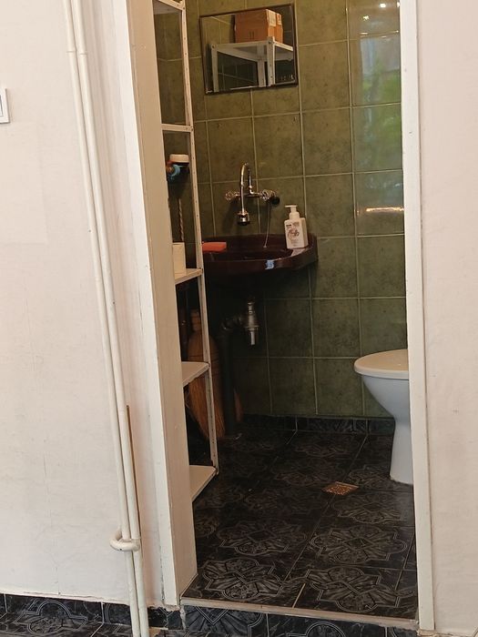 Малък магазин в София