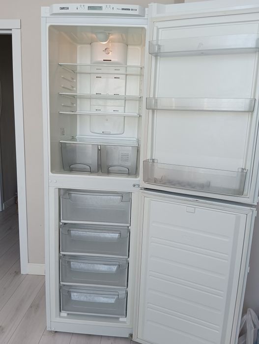 Продам большой холодильник, 2метра.