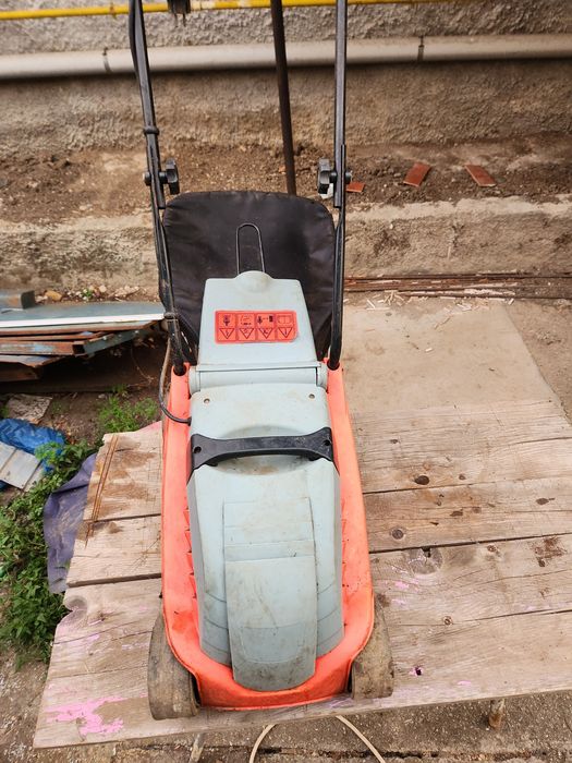 Masina de tuns iarba