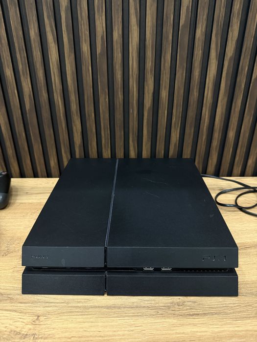 Продам ps4 хорошем состоянии
