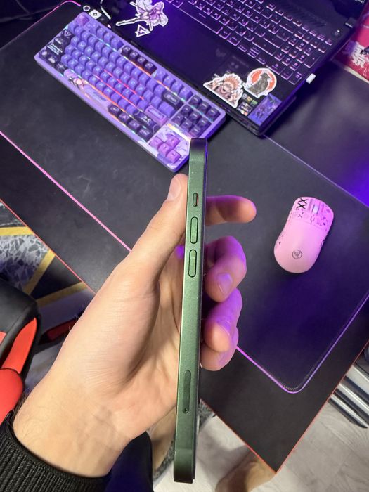 Айфон 13 зелёленький