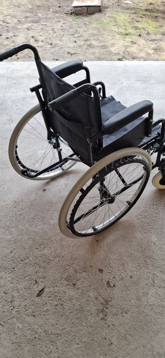 Ногиронлар аравачаси сотилади.