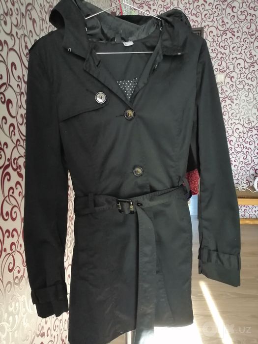 Продается чёрный фирменный плащ H&M