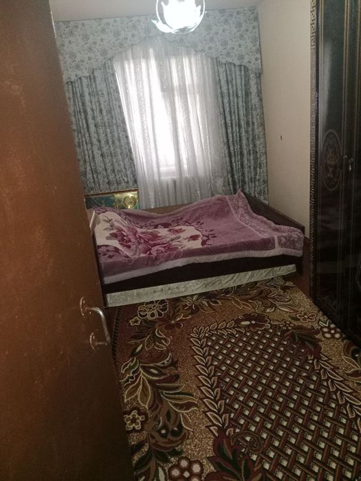 Марказда 2 хонали квартира сотилади, наваида аркадан кирганда