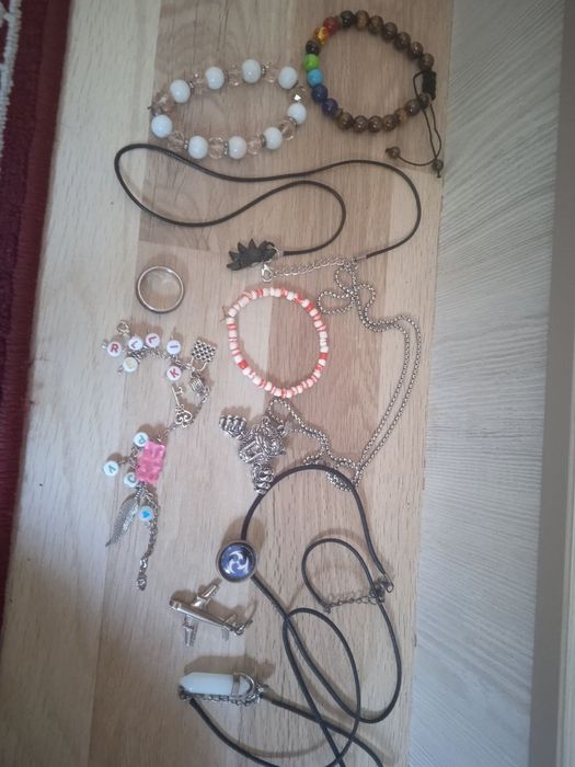 Продам украшения новые