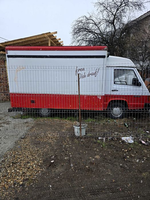 Мерцедес кемпър за бързо хранене готов за работа