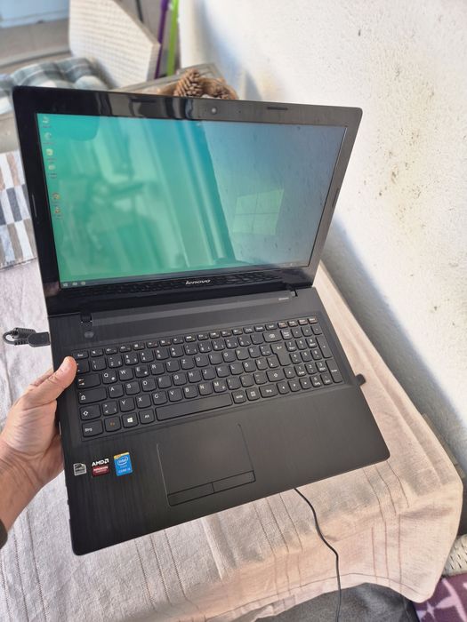 Laptop Lenovo i5 cu Radeon Graphics