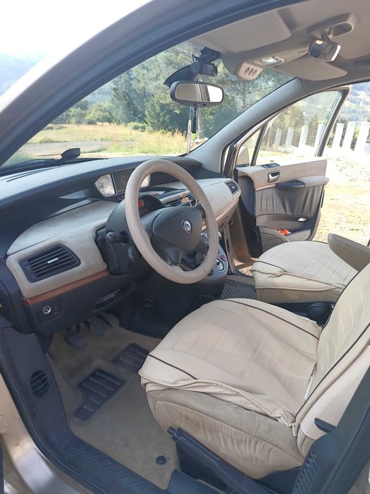 Lancia Phedra. Motor 2.0 hdi 136