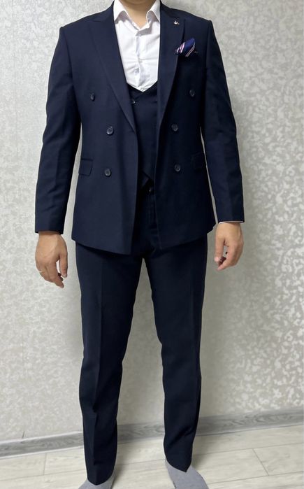 Продам костюм тройку.48 размер