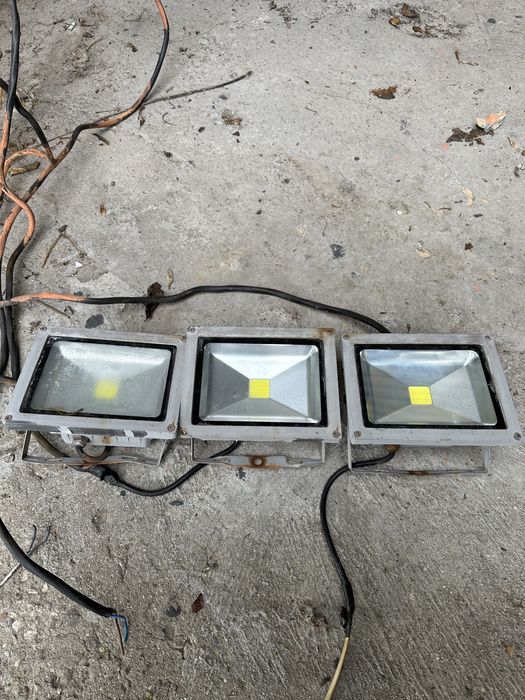 Прожектори 3 броя