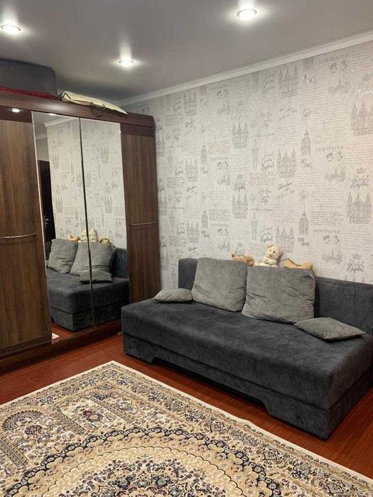 Два больших шкафа и один шкаф с полками