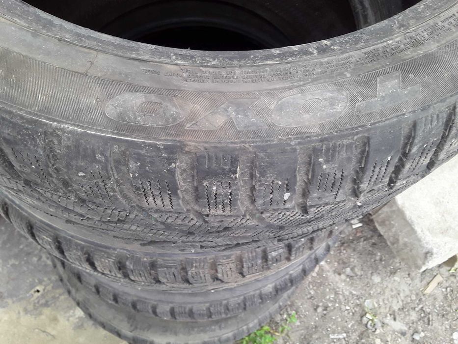 Продам шины TOYO зимние