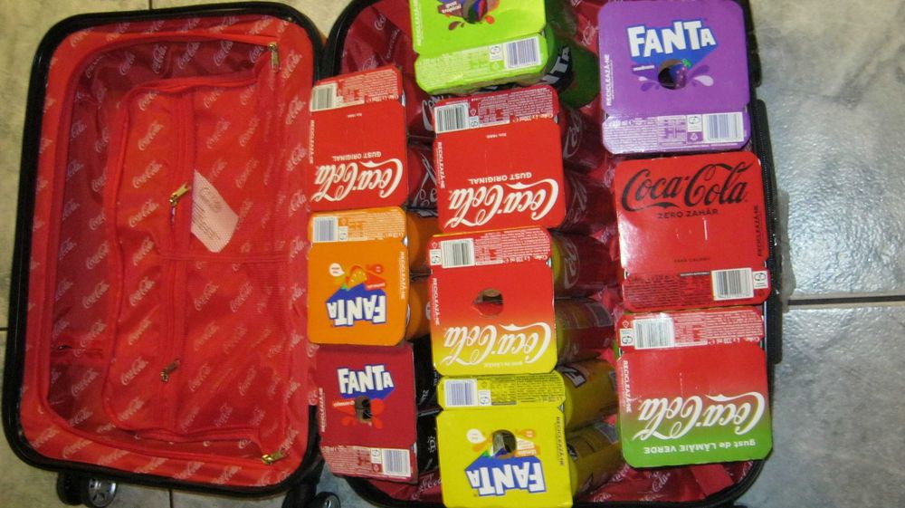 TROLLER/VALIZA Coca Cola,jubiliara,cu 40 doze,nou,sigilat.