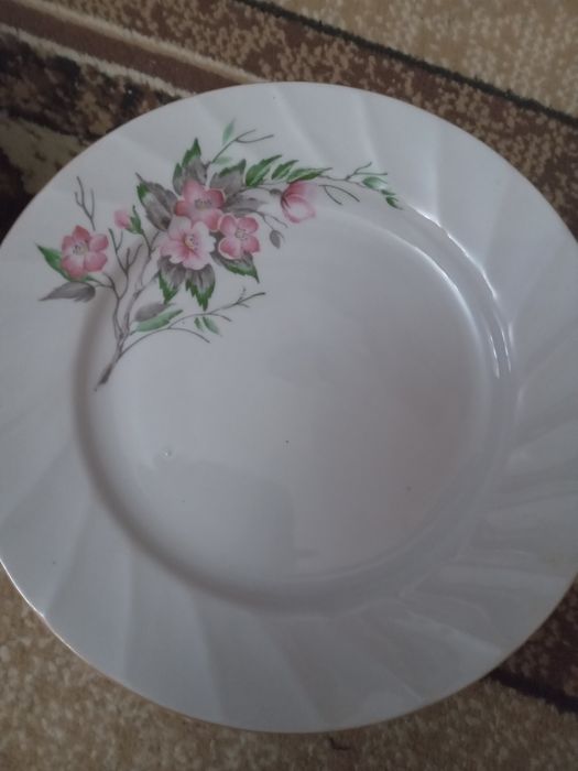 Продам тарелки , не подьзовались