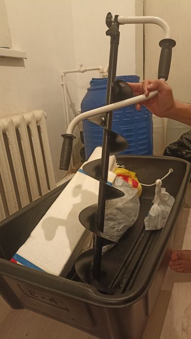 Ледобур на рыбалку