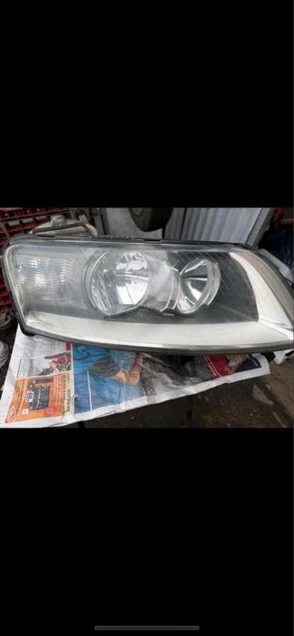 Far stînga  Audi A6C6 2007 halogen