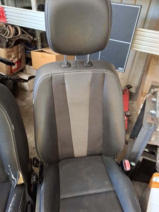 Scaune Megane 3 semipiele bose edition