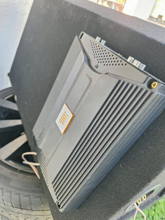 Бас каса за автомобил JBL +усилвател  JBL Gt seria