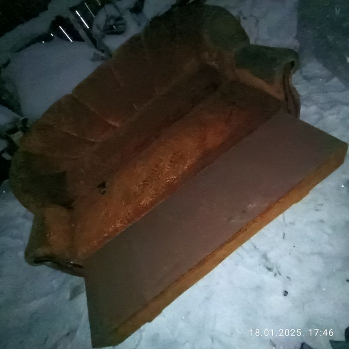 Диван раскладной и кресло.