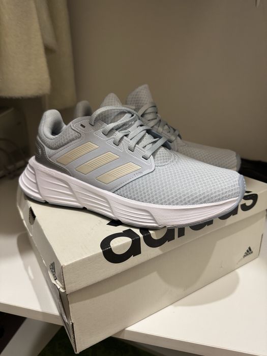 Кроссовки Adidas женские ,38 размер